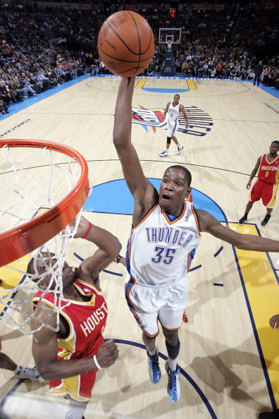 足球是朋友、梦想与人生的瞬间🔴⚫️⚽️（绿茵承载友谊与梦想，定格人生每一瞬🔴⚫️⚽️）