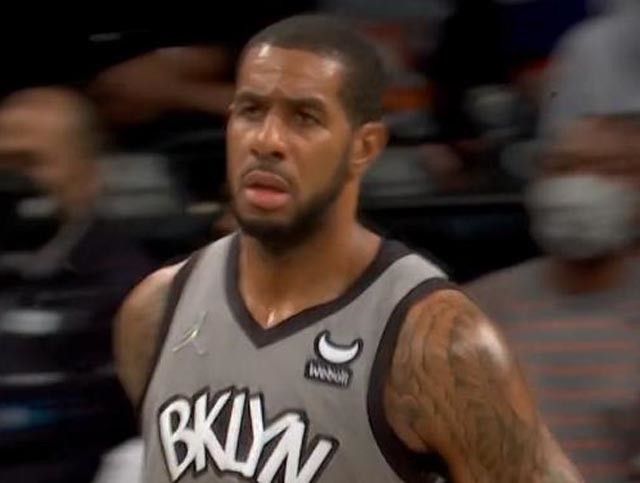 泰州队“苏超”冠军奖杯开启全市巡展，第一站在海陵老街（泰州队“苏超”冠军杯全市巡展启动，首站海陵老街）