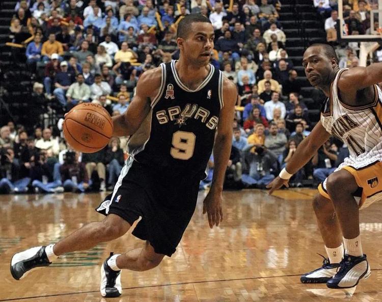 意大利杯尤文2-0乌迪内斯晋级，乔纳森-戴维、洛卡特利建功（意杯尤文2-0乌迪内斯过关，乔纳森-戴维、洛卡特利破门）