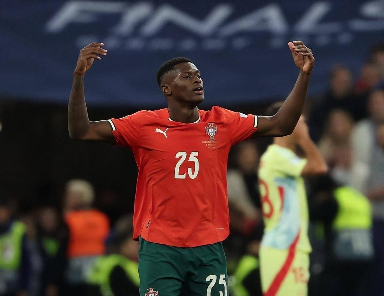 拉波尔塔：皇马代表权力，巴萨代表自由；队中大牌太多通常行不通（拉波尔塔：皇马象征权势，巴萨象征自由；堆砌大牌多半行不通）