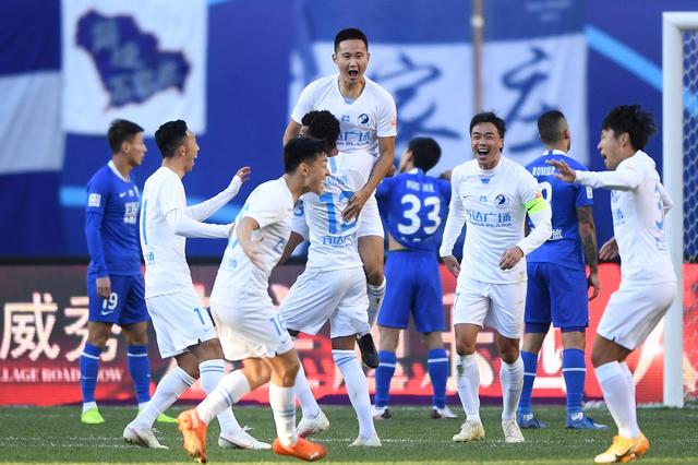 2025混团世界杯中国队三连冠，中日德选手合影定格荣耀（中国队问鼎2025混团世界杯三连冠，中日德选手合影见证荣耀）