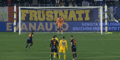 英媒：不敌纽卡赛后瓜帅与吉马良斯争论，并疑似怒斥摄像师