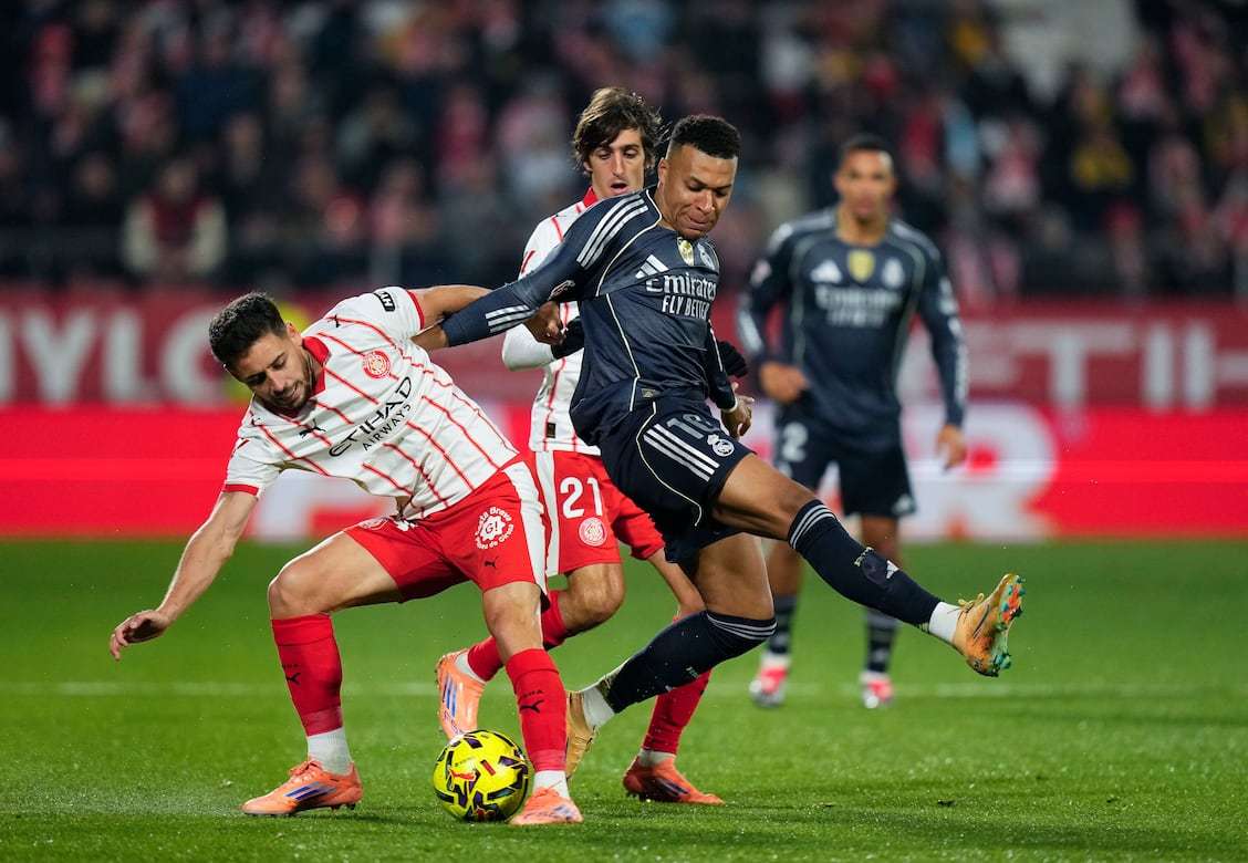 斑马队长，洛卡特利达成尤文生涯200场里程碑（洛卡特利佩戴队长袖标，迎来尤文生涯第200场里程碑）