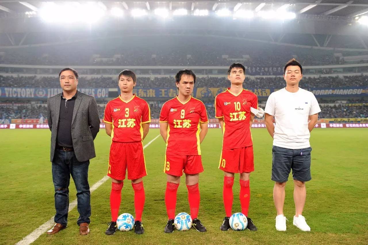 枯坐90分钟 33岁萨拉赫暗示离队 炮轰斯洛特：背信弃义一脚踹开我（枯坐全场90分钟！33岁萨拉赫疑似寻求离队 怒斥斯洛特：出尔反尔把我踢开）