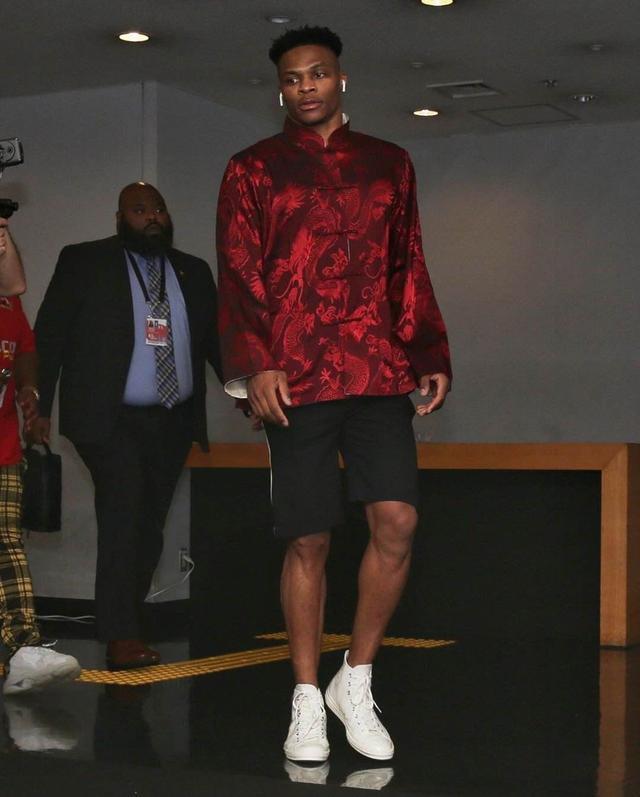 梅西获得季后赛MVP后，即将领取常规赛MVP！以及开启梅西杯！（梅西斩获季后赛MVP，常规赛MVP在即，梅西杯即将启幕）