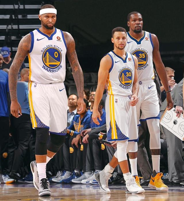 梅西91球领跑自然年射手榜，姆巴佩62球冲击C罗纪录（年度射手榜梅西91球居首，姆巴佩62球剑指C罗纪录）