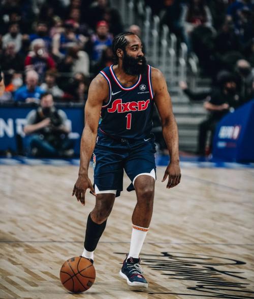 热刺官方：球员将在今天身穿中国香港特别印号球衣出战（热刺官宣：今日球员将穿着中国香港特别版印号球衣出战）